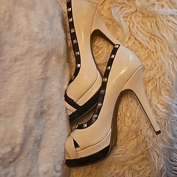 Jessica Simpson Heels - Picture 5 of 8